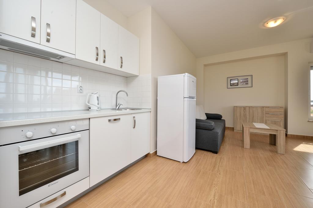 Apartment 33