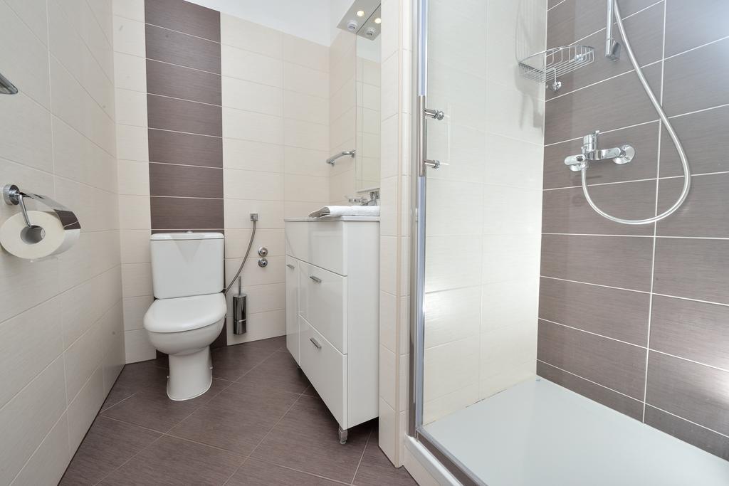 33 Apartament *